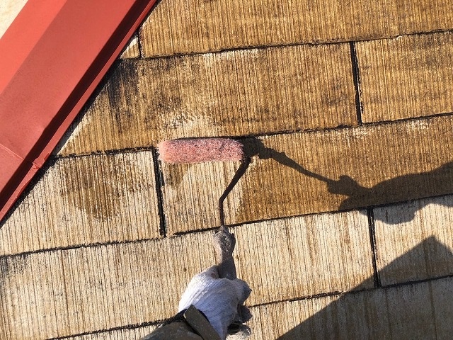 屋根シーラー塗布　アップ